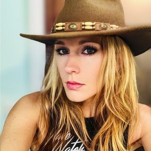 Meet your Posher, Joyce